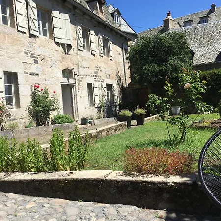 La Cure Grande Maison De Charme De 2 A 14 Personnes * Saint-Urcize